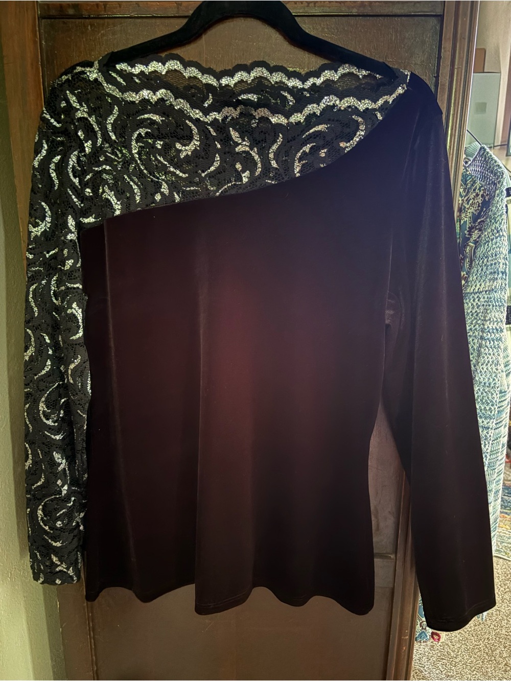 The Pyramid Collection Black Lace Sequin Velvet Top xl